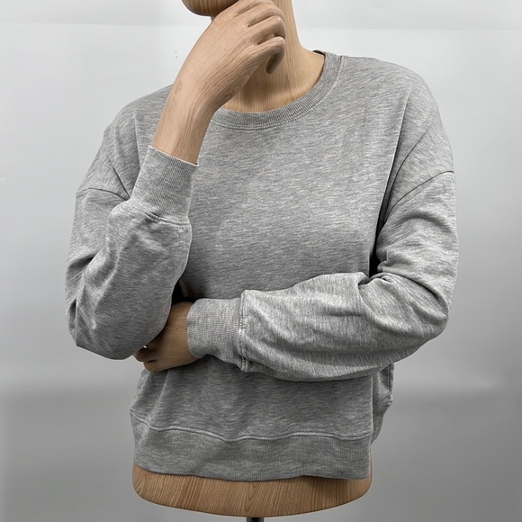 Rivet Thread Cropped Sweatshirt Nwt 